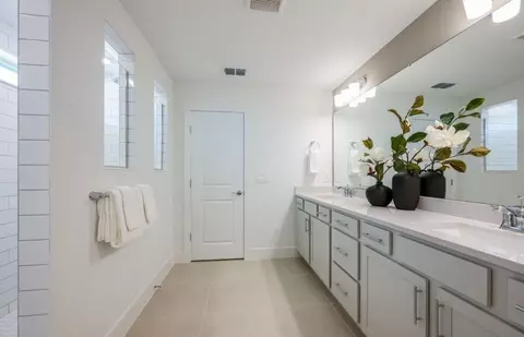 Bath - 8316 SW 46th Ave, Ocala, FL 34476 photo 1 of 5