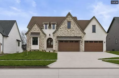 8027 NW 106th Ct, Johnston, IA 50131