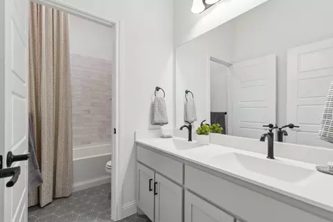 Bath - 219 Harmony Ave, Forney, TX 75126 photo 3 of 4