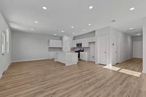 Entry Way - 5503 Franklin Hls, Von Ormy, TX 78073 photo 1 of 6