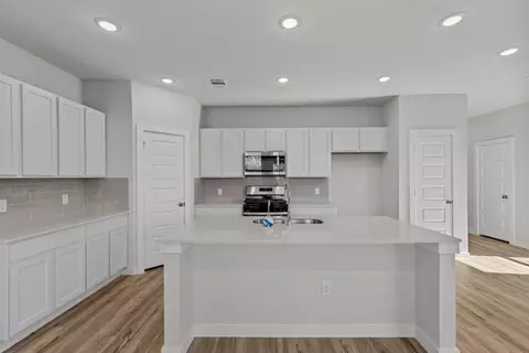 Kitchen - 5503 Franklin Hls, Von Ormy, TX 78073 photo 2 of 10