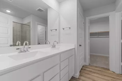 Bath - 5503 Franklin Hls, Von Ormy, TX 78073 photo 1 of 6