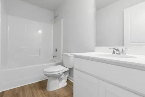 Bath - 558 Wilbur Rd, Conway, SC 29527 photo 4 of 6