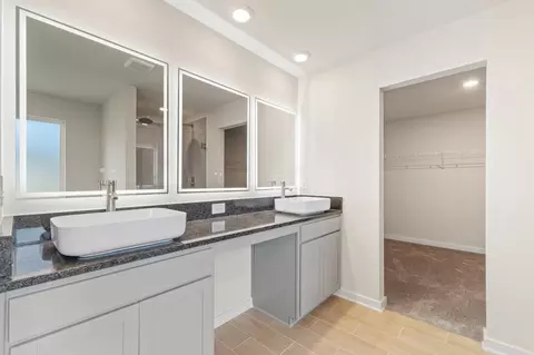 Bath - 147 Post Oak Dr, Jackson, GA 30233 photo 6 of 8
