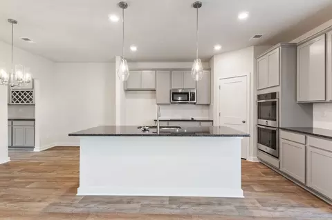 Kitchen - 147 Post Oak Dr, Jackson, GA 30233 photo 5 of 6