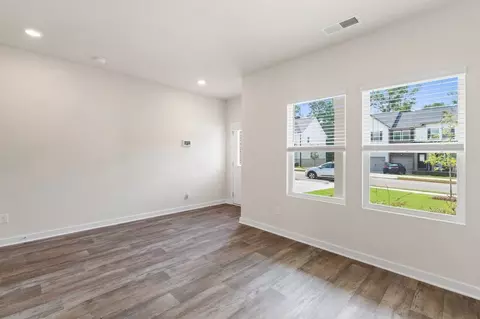 Living - 147 Post Oak Dr, Jackson, GA 30233 photo 5 of 8