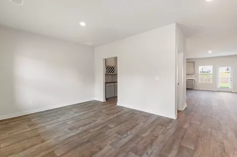 Living - 147 Post Oak Dr, Jackson, GA 30233 photo 4 of 8