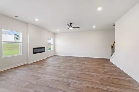 Living - 147 Post Oak Dr, Jackson, GA 30233 photo 6 of 8