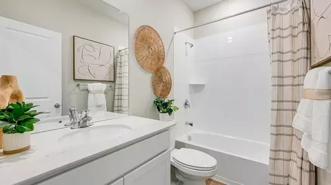 Bath - 990 Mew Rd, Windsor, CO 80550 photo 2 of 4
