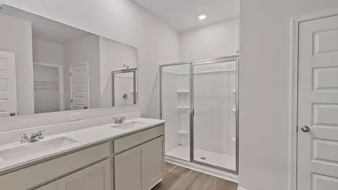 Bath - 400 Teamon Pointe Dr, Griffin, GA 30223 photo 1 of 3