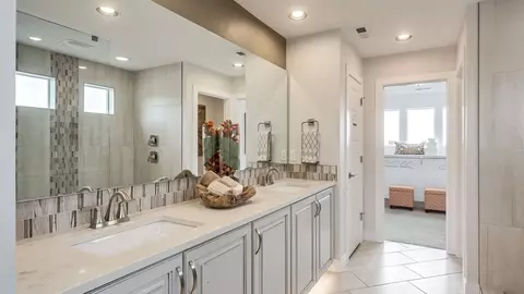 Bath - 3381 S 2410 W, Syracuse, UT 84075 photo 1 of 3