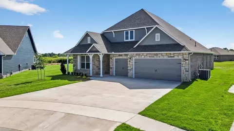 Exterior - 2105 W Aurora St, Broken Arrow, OK 74014 photo 5 of 12