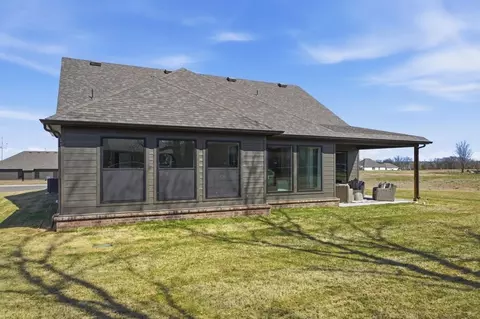 Exterior - 2105 W Aurora St, Broken Arrow, OK 74014 photo 9 of 12