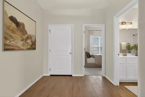 Entry Way - 2105 W Aurora St, Broken Arrow, OK 74014 photo 2 of 9