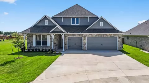 Exterior - 2105 W Aurora St, Broken Arrow, OK 74014 photo 3 of 12