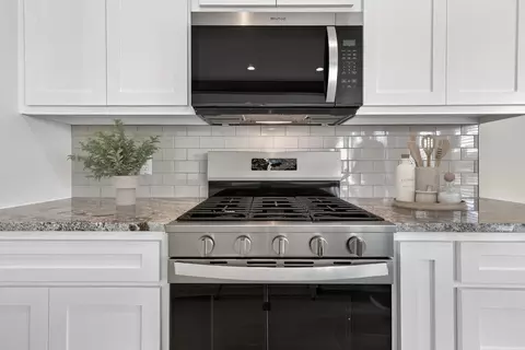 Kitchen - 2105 W Aurora St, Broken Arrow, OK 74014 photo 4 of 11