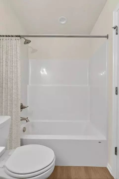 Bath - 2105 W Aurora St, Broken Arrow, OK 74014 photo 4 of 12