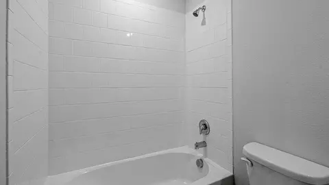 Bath - 136 Springhill North Rd, Boyd, TX 76023 photo 3 of 5