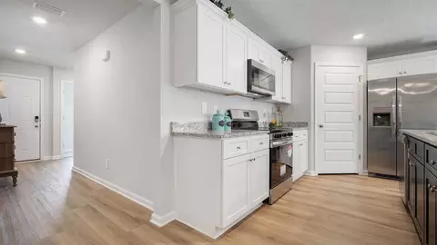 Entry Way - 1063 Realm Rd E, Mobile, AL 36608 photo 2 of 5