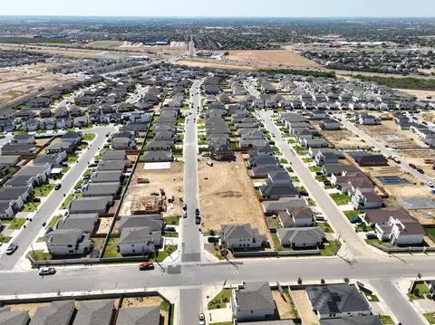5524 Beefalo Ln, Laredo, TX 78045