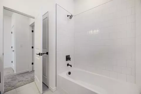 Bath - 46434 Heritage Ave, Bennett, CO 80102 photo 5 of 14