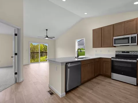 Kitchen - 390 Olympic Dr, Pacific, MO 63069 photo 1 of 5