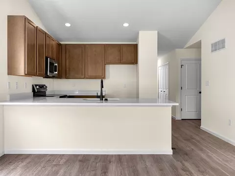Kitchen - 390 Olympic Dr, Pacific, MO 63069 photo 5 of 5