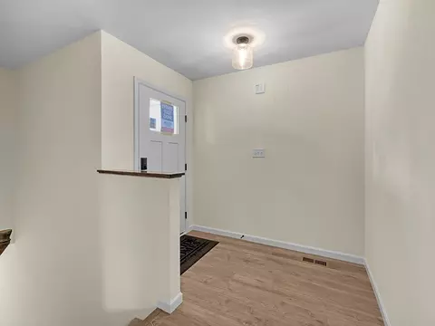 Entry Way - 390 Olympic Dr, Pacific, MO 63069 photo 2 of 2