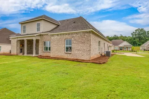Exterior - 127 Laurel Branch Dr, Dothan, AL 36305 photo 4 of 7