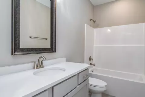 Bath - 127 Laurel Branch Dr, Dothan, AL 36305 photo 2 of 2
