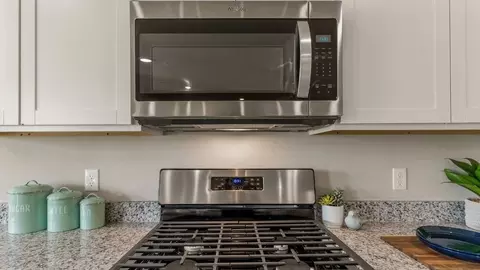 Kitchen - 7515 N 154th E Ave, Owasso, OK 74055 photo 8 of 9