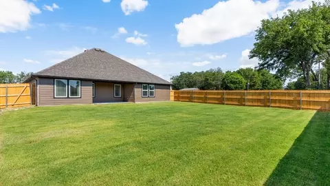 Exterior - 7515 N 154th E Ave, Owasso, OK 74055 photo 6 of 7