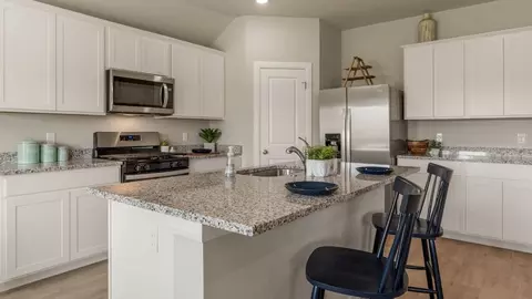 Kitchen - 7515 N 154th E Ave, Owasso, OK 74055 photo 4 of 9