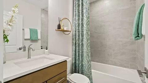 Bath - 219 Meredith Blvd, Winter Haven, FL 33881 photo 3 of 6