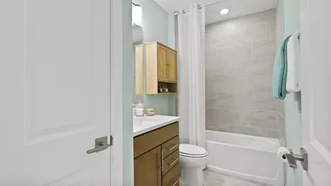 Bath - 219 Meredith Blvd, Winter Haven, FL 33881 photo 1 of 6