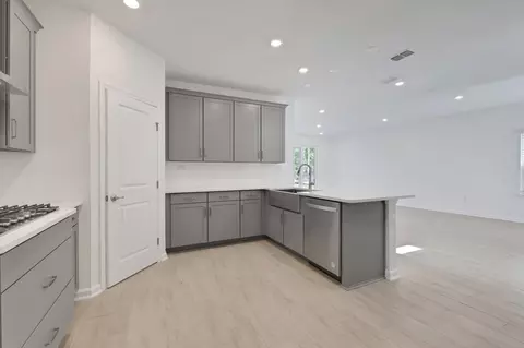 Kitchen - 182 Brook Forest Dr, Saint Augustine, FL 32092 photo 6 of 15