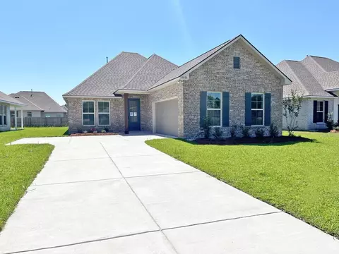 8806 Lyndanne Dr, Denham Springs, LA 70726