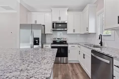 Kitchen - 26 Hibiscus Dr Hampstead, Hampstead, NC 28443 photo 2 of 4