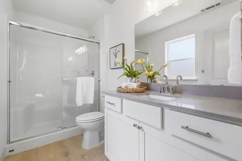 Bath - 545 Taft St, Umatilla, OR 97882 photo 1 of 3
