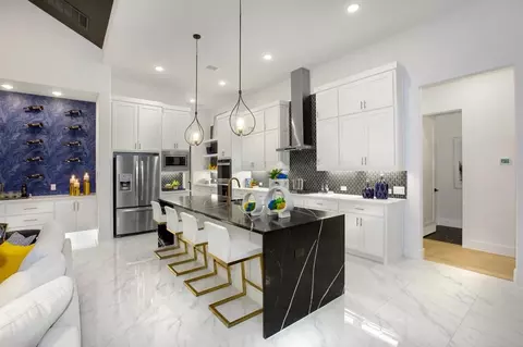 Kitchen - 11305 4 Points Dr #BLDG 1, Austin, TX 78726 photo 1 of 2