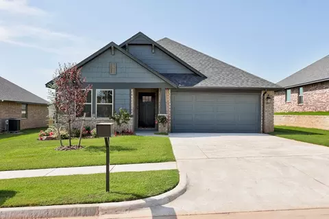 Exterior - 2109 Josslyn Pl, Edmond, OK 73034 photo 2 of 8