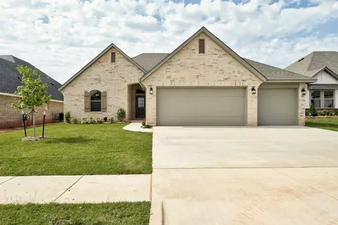 Exterior - 2109 Josslyn Pl, Edmond, OK 73034 photo 6 of 8