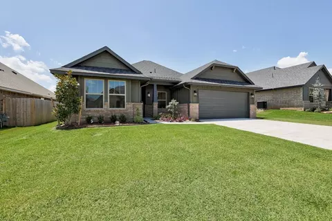 Exterior - 2109 Josslyn Pl, Edmond, OK 73034 photo 7 of 8