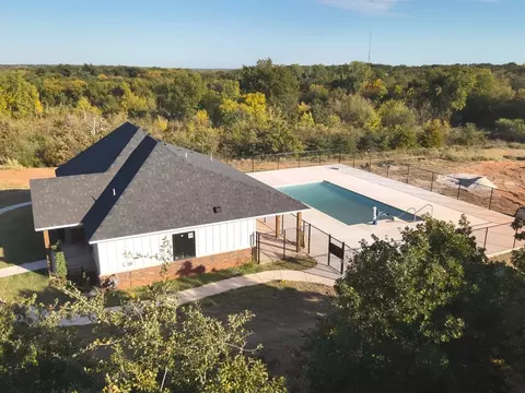 Exterior - 2109 Josslyn Pl, Edmond, OK 73034 photo 5 of 8