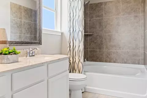 Bath - 10038 Punta Verde Ave, Converse, TX 78109 photo 11 of 12