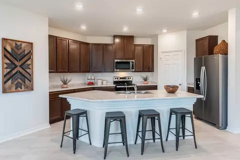 Kitchen - 10038 Punta Verde Ave, Converse, TX 78109 photo 11 of 33