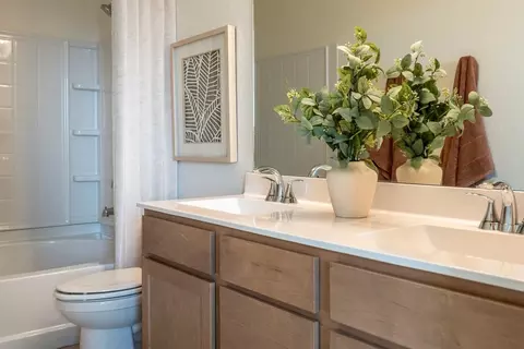 Bath - 10038 Punta Verde Ave, Converse, TX 78109 photo 3 of 12