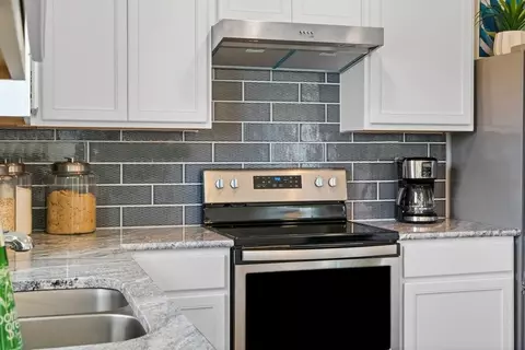 Kitchen - 10038 Punta Verde Ave, Converse, TX 78109 photo 29 of 33