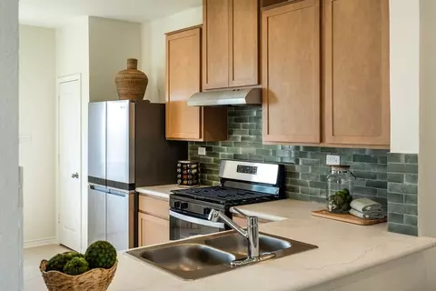 Kitchen - 10038 Punta Verde Ave, Converse, TX 78109 photo 3 of 33