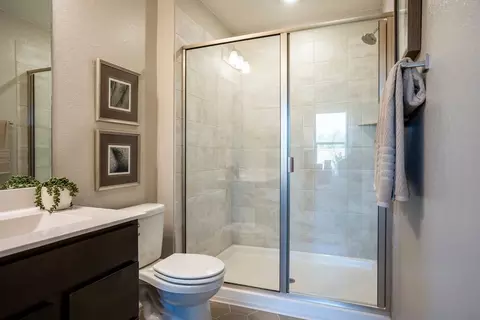 Bath - 10038 Punta Verde Ave, Converse, TX 78109 photo 5 of 12